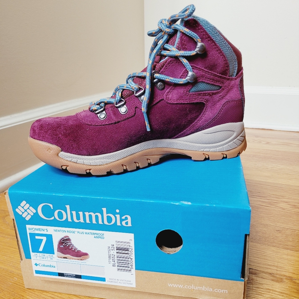 Columbia Waterproof  Plus  Hiking Boots Fushia  Brand New in Box